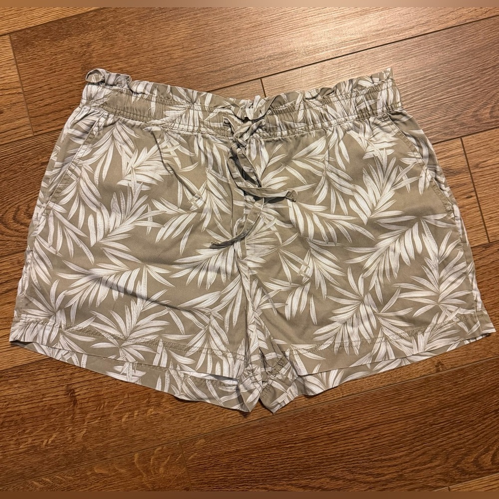 Nicole Miller Taupe and White Palm Print Lyocell Shorts Elastic Drawstring